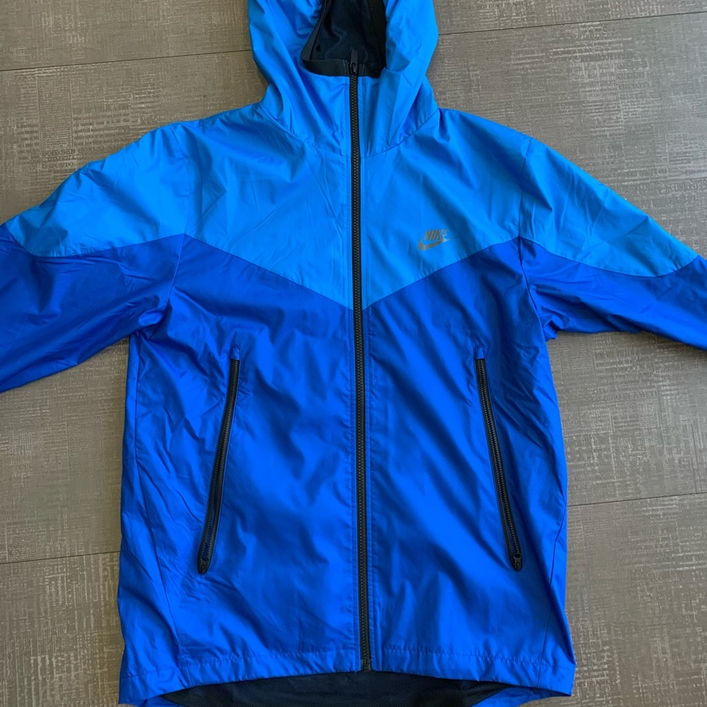 Nike Windbreaker Size Small brand new